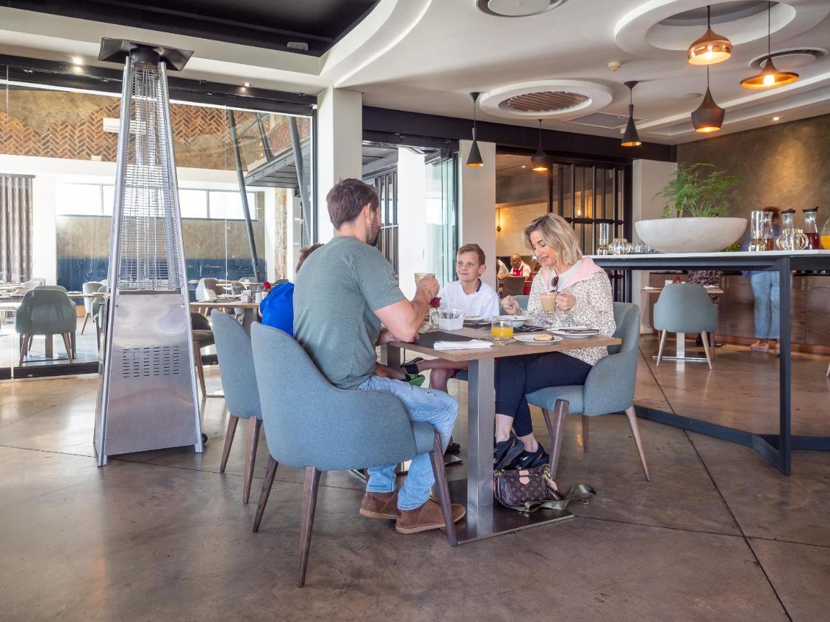 Seven Villa Hotel & Spa Johannesburg Eksteriør bilde The restaurant at the Cape Town International Convention Centre