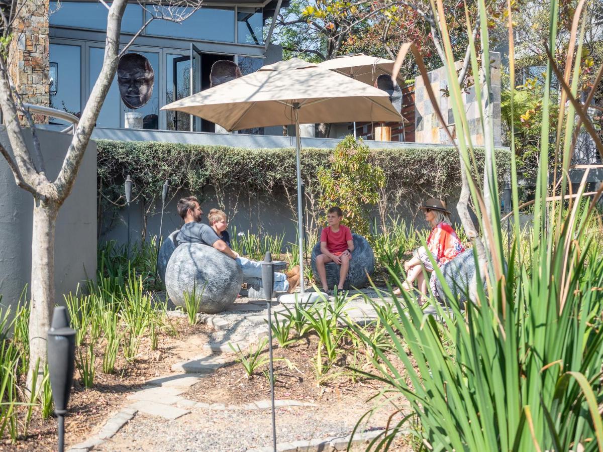 Seven Villa Hotel & Spa Johannesburg Eksteriør bilde The garden at the Center for Urban Education