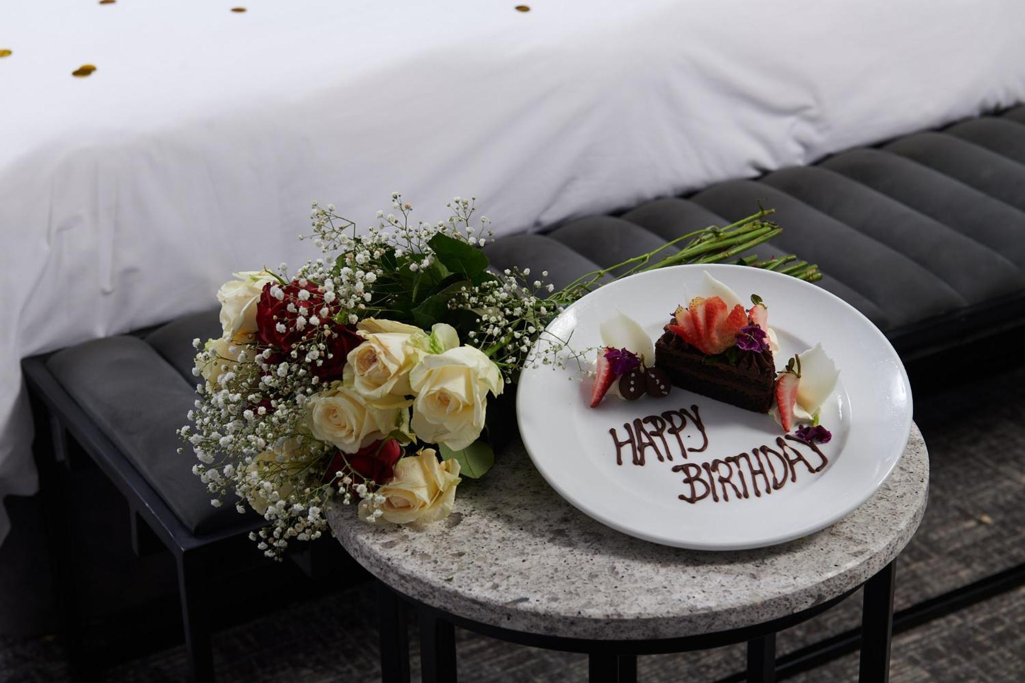 Seven Villa Hotel & Spa Johannesburg Eksteriør bilde A birthday cake